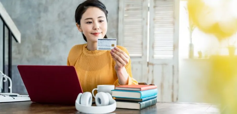 カードローンって借金？利用のデメリットや返せなくなった時の対処法まで！