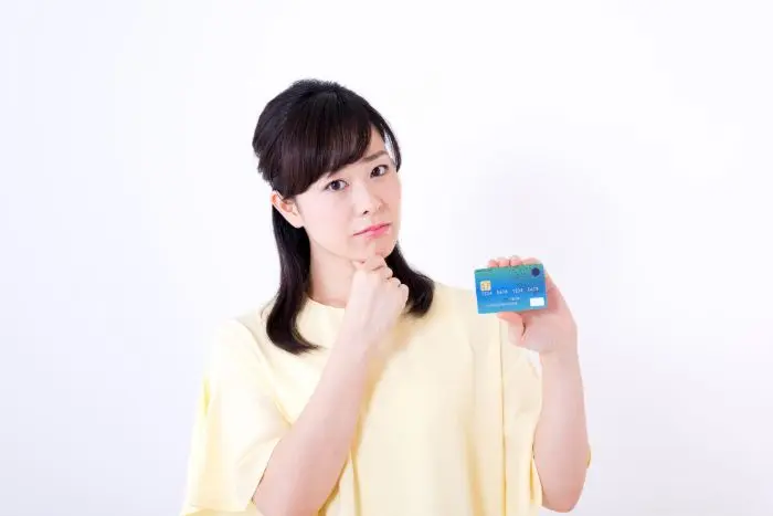 カードローンとクレジットカードは審査のしかたは違う?