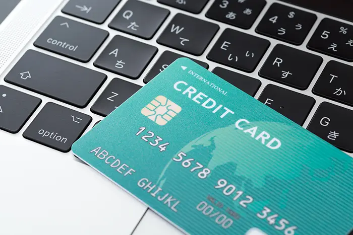 似ている「クレジットカード」とは?