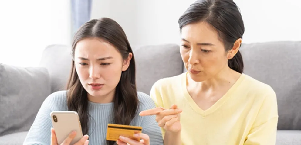 カードローンとクレジットカードの違いとは?審査や利用方法などを徹底比較